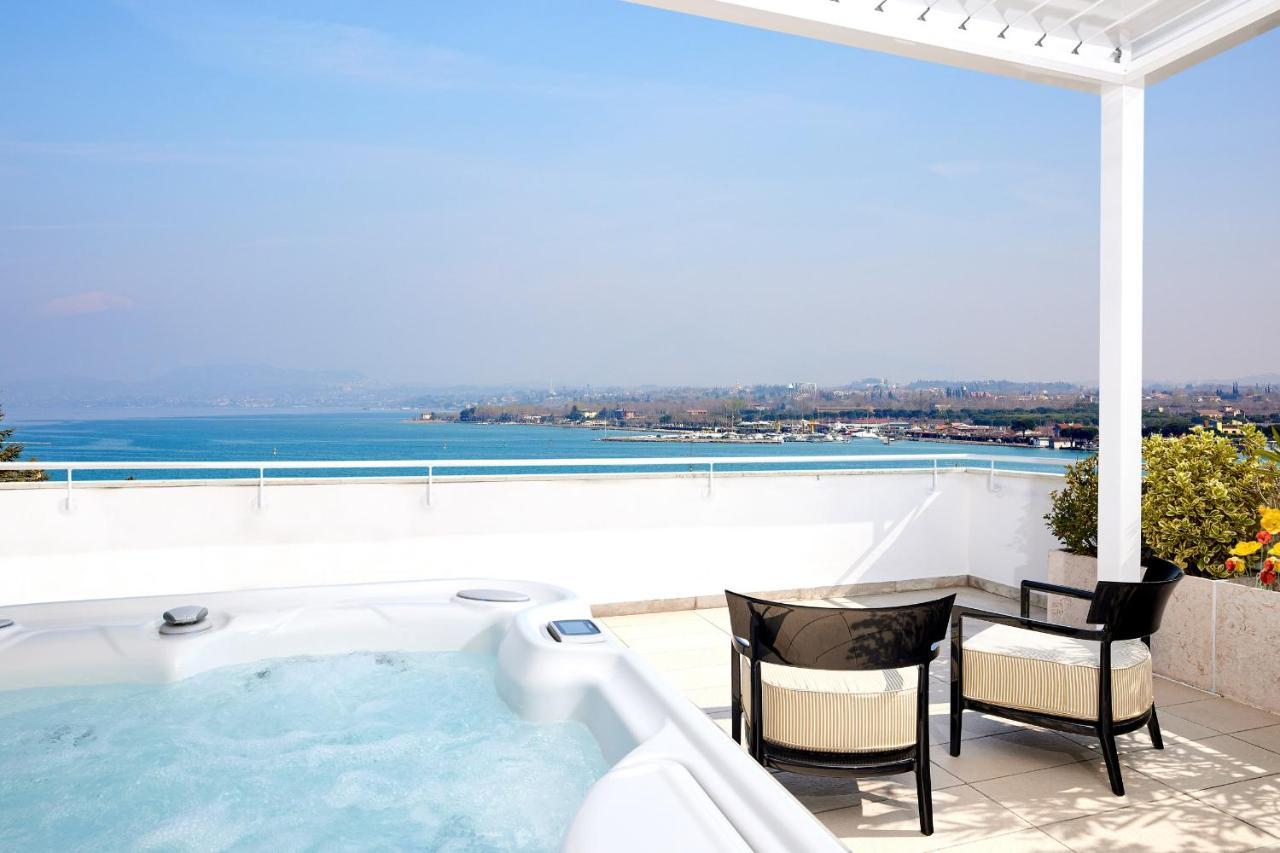 Luxury Suite La Finestra Sul Lago ペスキエーラ・デル・ガルダ エクステリア 写真